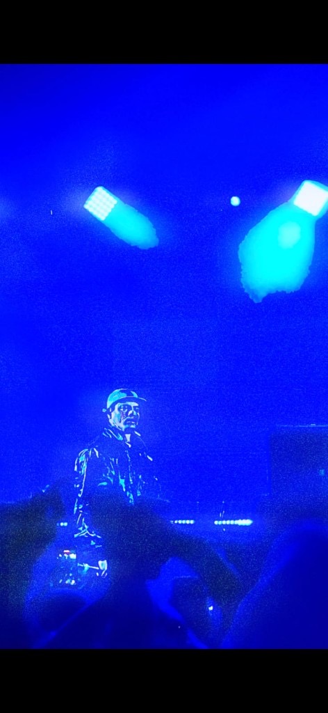 Lil Supa en C3 Stage, luces azules